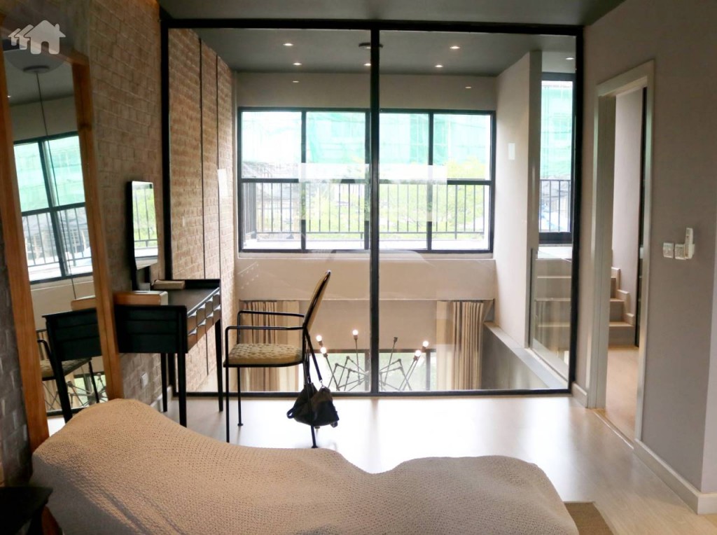 ห้องนอนมาสเตอร์ของทาวน์โฮม Type B ของโครงการ อีโค สเปซ บางนา – วงแหวน (Eco Space Bangna - Wongwaen)