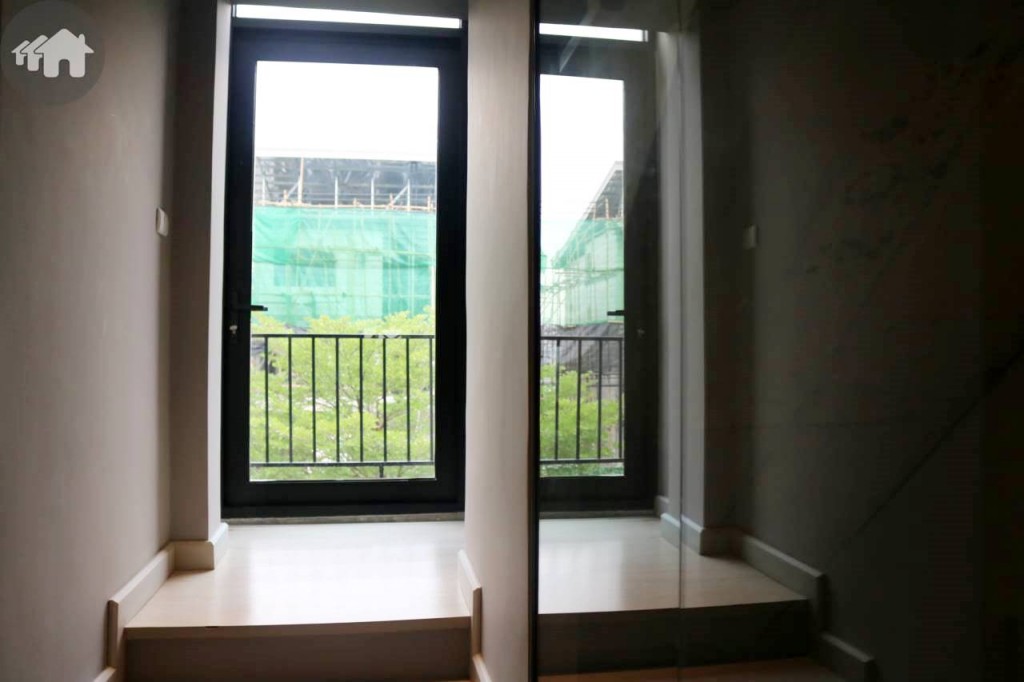 ระเบียงชั้น 2 ของทาวน์โฮม Type B โครงการ อีโค สเปซ บางนา – วงแหวน (Eco Space Bangna - Wongwaen)