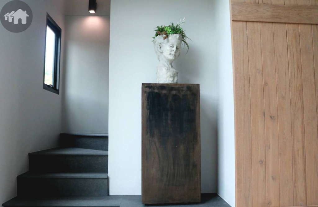 บันไดขึ้นชั้น 2 ของทาวน์โฮม Type D โครงการ อีโค สเปซ บางนา – วงแหวน (Eco Space Bangna - Wongwaen)