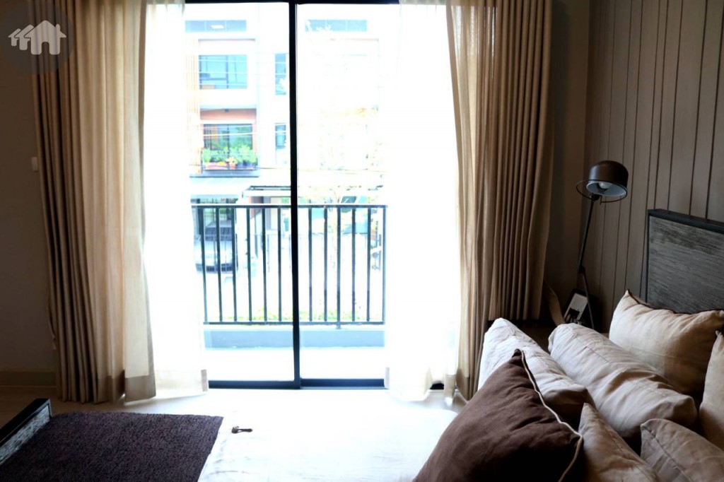 ห้องนอนมาสเตอร์ ภายในทาวน์โฮม Type D ของโครงการ อีโค สเปซ บางนา – วงแหวน (Eco Space Bangna - Wongwaen)