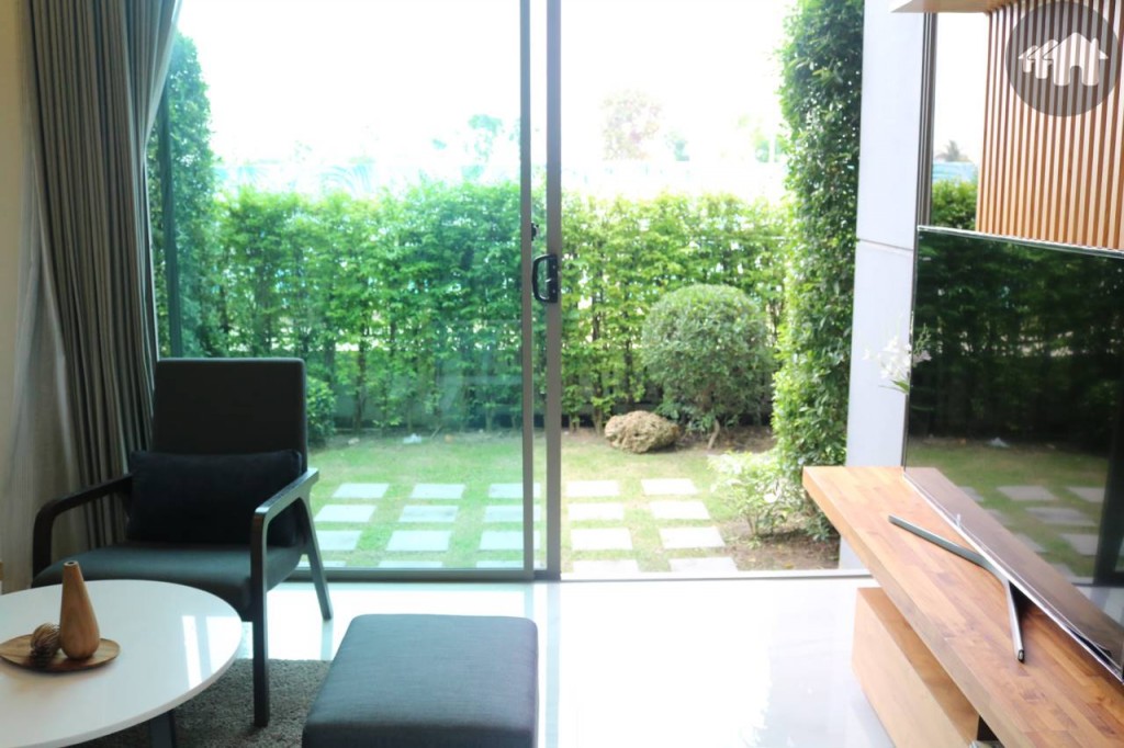 ทางเข้าบ้านยูนิตThe Flow ของโครงการ วารีโอ สุวรรรภูมิ Vario Suvarnabhumi