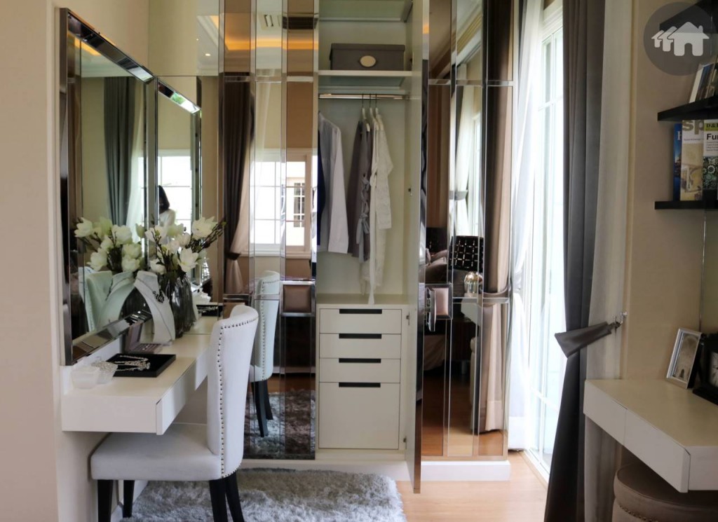 ห้องนอนมาสเตอร์โครงการ โกลเด้น ทาวน์ บางนา – สวนหลวง Golden Town Bangna Suanluang 