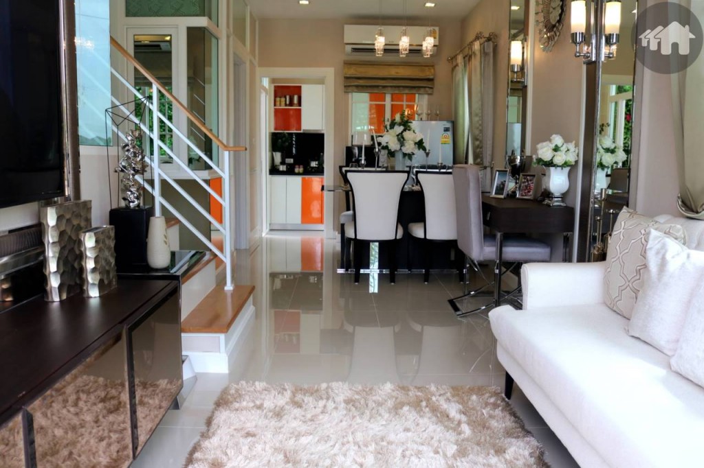 โถงรับแขกโครงการ โกลเด้น ทาวน์ บางนา – สวนหลวง Golden Town Bangna Suanluang