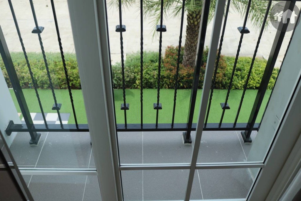 ระเบียงโครงการ โกลเด้น ทาวน์ บางนา – สวนหลวง Golden Town Bangna Suanluang 