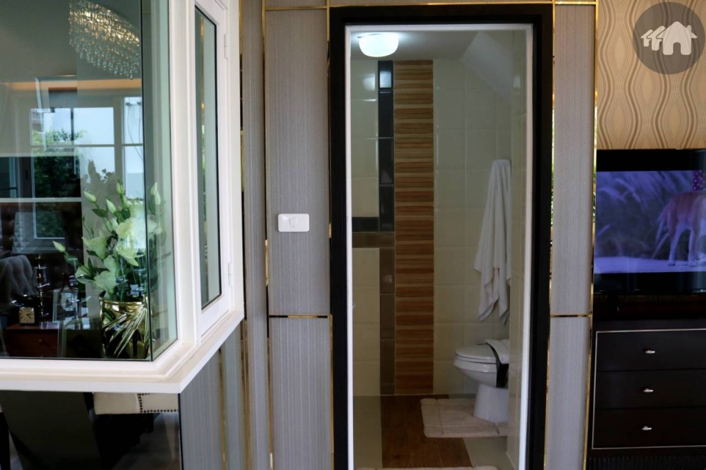 ห้องน้ำชั้นล่างโครงการ โกลเด้น ทาวน์ บางนา – สวนหลวง  Golden Town Bangna Suanluang