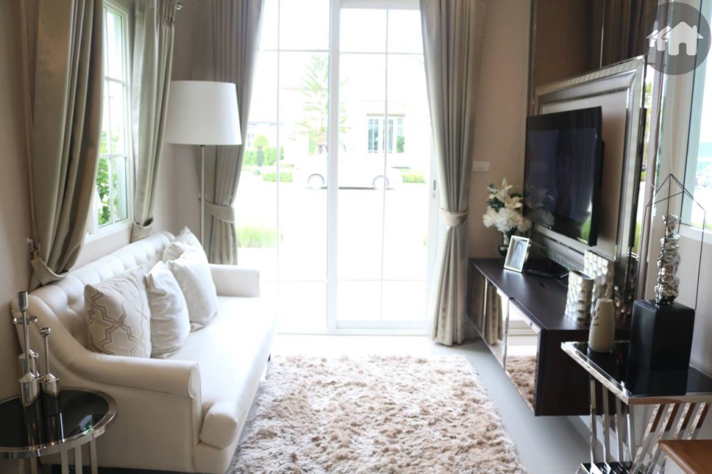 โถงรับแขกบ้านยูนิต Saint Jame โครงการโกลเด้น ทาวน์ บางนา – สวนหลวง Golden Town Bangna Suanluang 