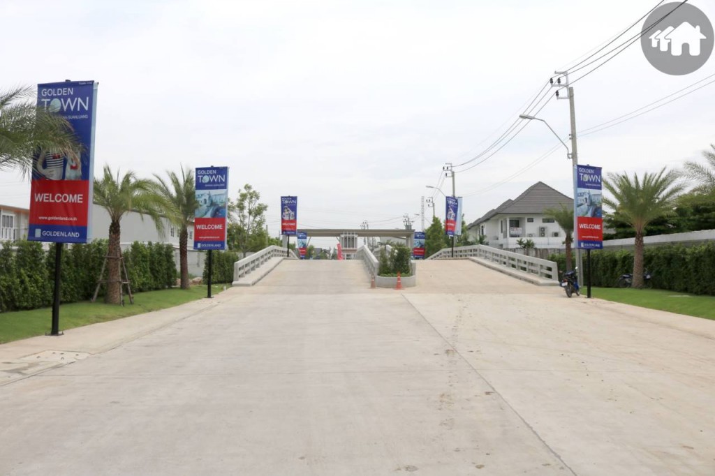 ทางเข้าโครงการ โกลเด้น ทาวน์ บางนา – สวนหลวง  Golden Town Bangna Suanluang 