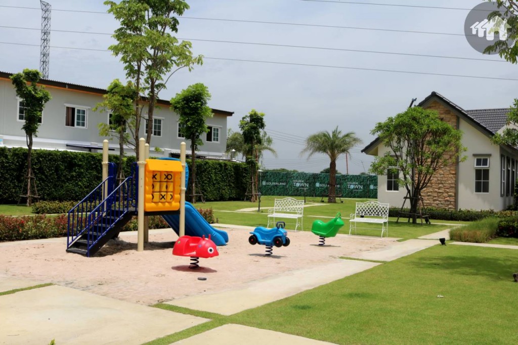 สนามเด็กเล่นโครงการ โกลเด้น ทาวน์ บางนา – สวนหลวง Golden Town Bangna Suanluang 