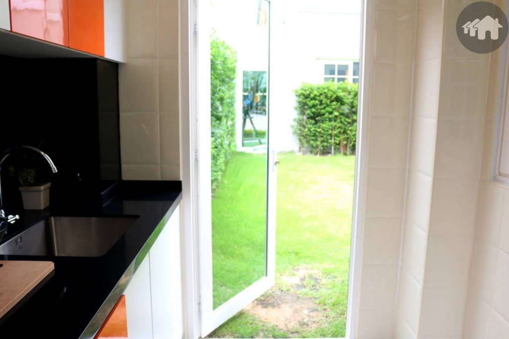 ครัวโครงการ โกลเด้น ทาวน์ บางนา – สวนหลวง Golden Town Bangna Suanluang 