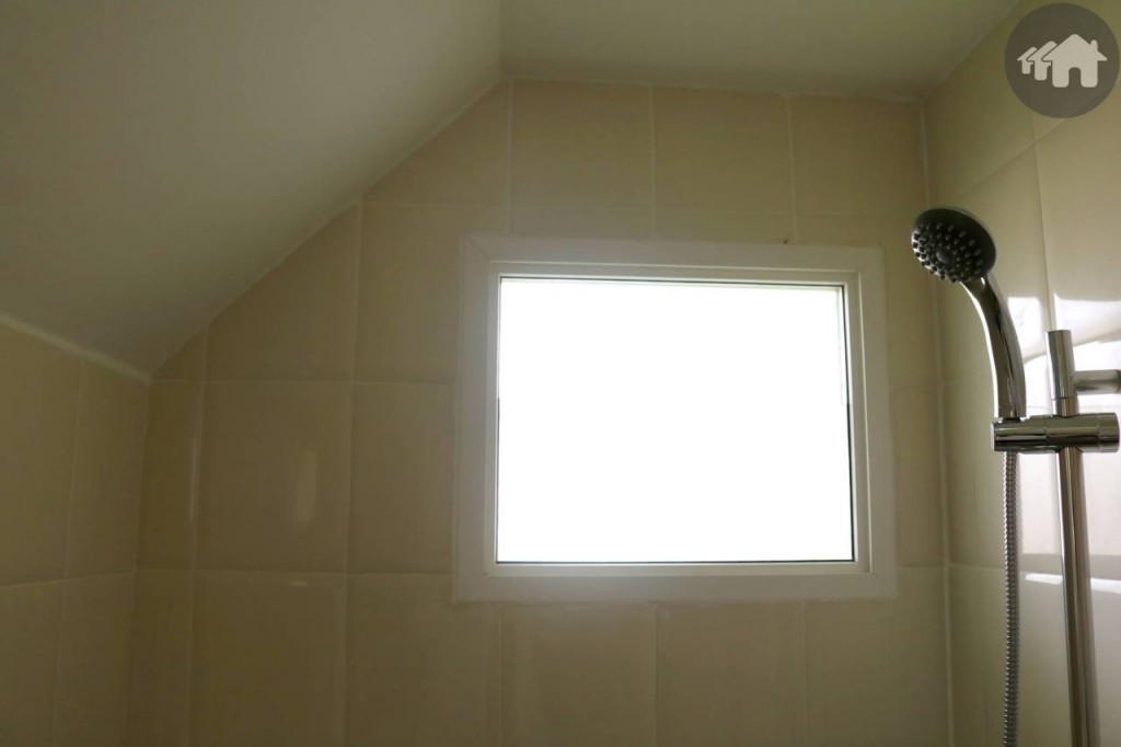 ห้องน้ำชั้นล่างของโครงการ โกลเด้น ทาวน์ บางนา – สวนหลวง Golden Town Bangna Suanluang 