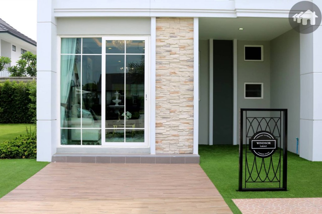 ที่จอดรถยูนิต Windsor ของโครงการ โกลเด้น ทาวน์ บางนา – สวนหลวง  Golden Town Bangna Suanluang 