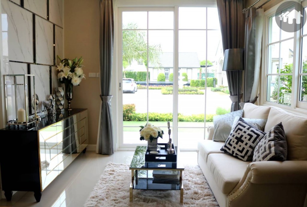 โถงรับแขกโครงการ โกลเด้น ทาวน์ บางนา – สวนหลวง Golden Town Bangna Suanluang 