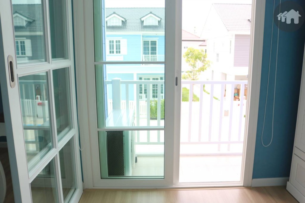 ระเบียงห้องนอน โครงการกรีนิช ไพร์ม ทางด่วนรามอินทรา-หทัยราษฎร์ Greenwich Prime Express Way Ramintra Hathairat