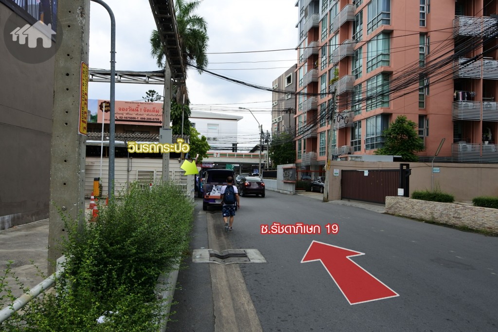 บริเวณปาก ซ.รัชดาภิเษก 19 จะเป็นวินรถกระป๊อที่ใช้เดินทางใน ซ.วิภาวดีรังสิต 16 ค่าโดยสาร 7 บาท 