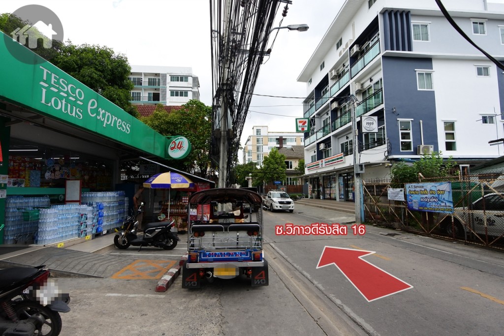 ผ่าน ซ.วิภาวดีรังสิต 16/22 มีเทสโก้โลตัส เอ็กซ์เพรส และร้าน 7-Eleven ซึ่งอยู่ห่างจากโครงการประมาณ 150 เมตร