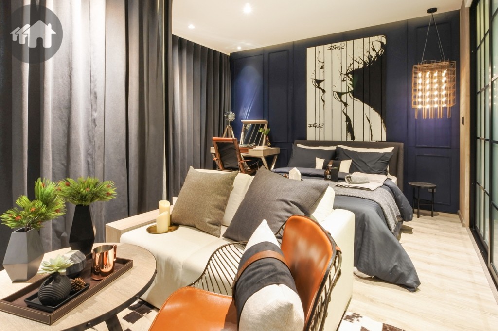 ห้องนั่งเล่น เปิดโล่งเชื่อมต่อกับห้องนอน