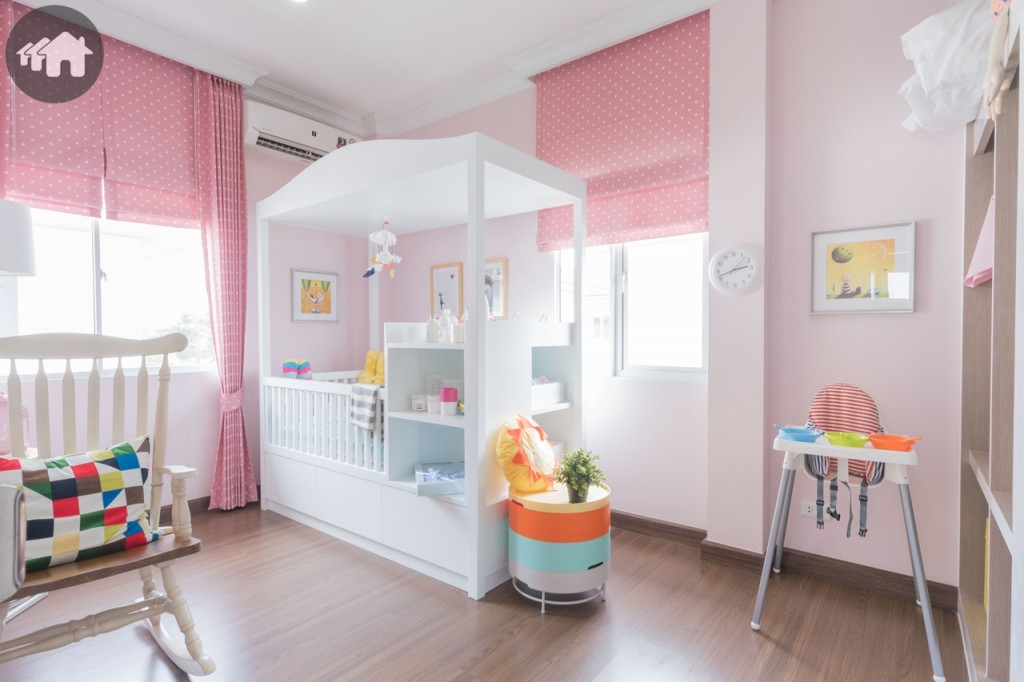 ห้องนอนฝั่งตรงข้าม ตกแต่งเป็นห้องนอนเด็กอ่อน