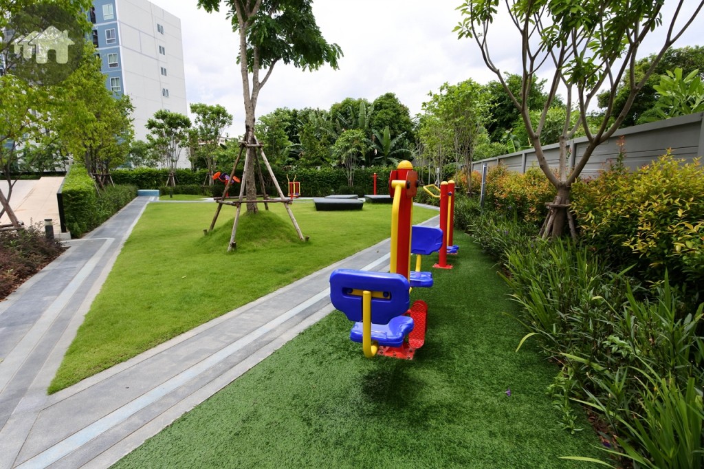 สวนสาธารณะขนาดใหญ่ พร้อมเครื่องออกกำลังกายกลางแจ้ง