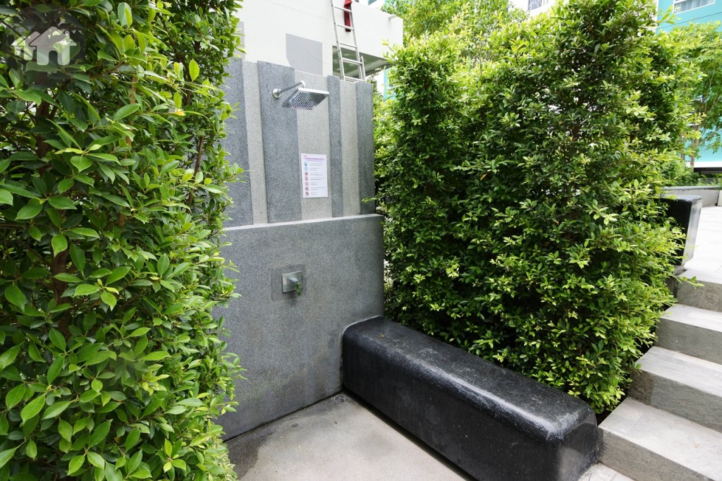 ที่ล้างตัวข้างสระว่ายน้ำ