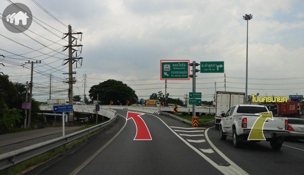 ขับไปตามทางจากนั้นจะเป็นทางแยกให้เลี้ยวซ้าย ตามป้าย พหลโยธิน