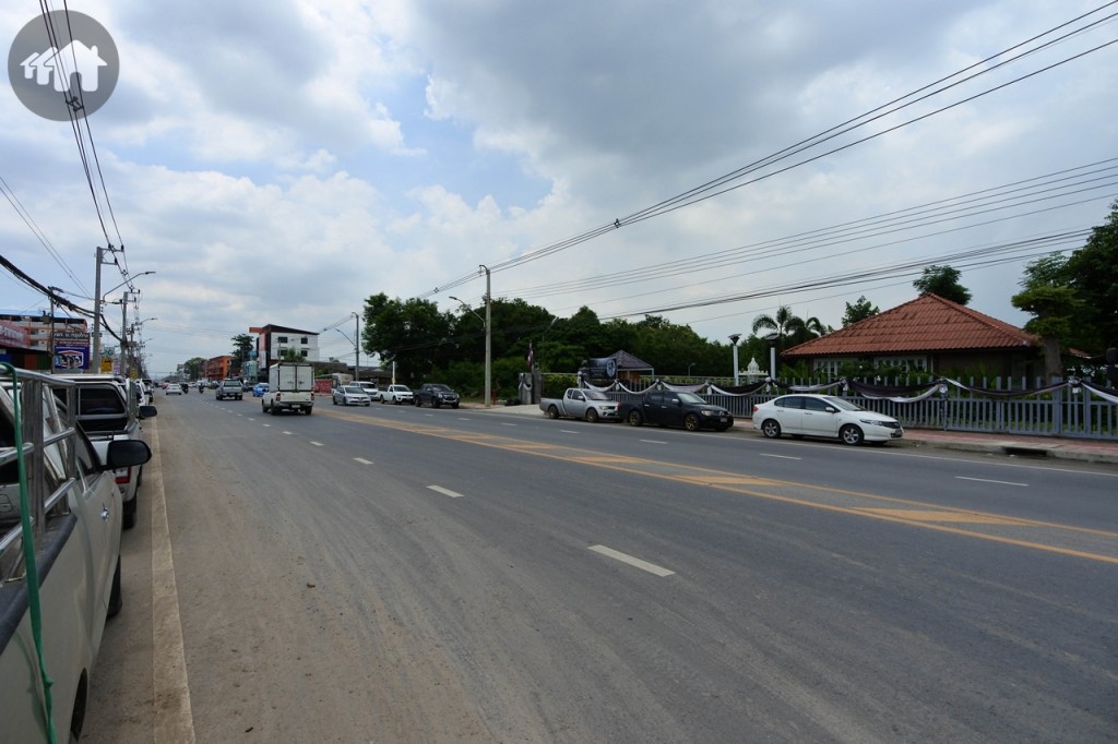 ด้านหน้าโครงการ ถ.พระองค์เจ้าสาย คลอง 4 เป็นถนนขนาด 4 เลน 