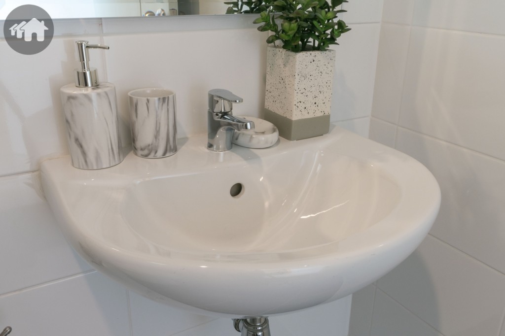 อ่างล่างหน้าแบบแขวน