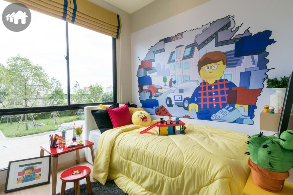 ห้องแรกทางด้านขวาคือ ห้องอเนกประสงค์ วางเตียงขนาด 3 ฟุตได้สบาย