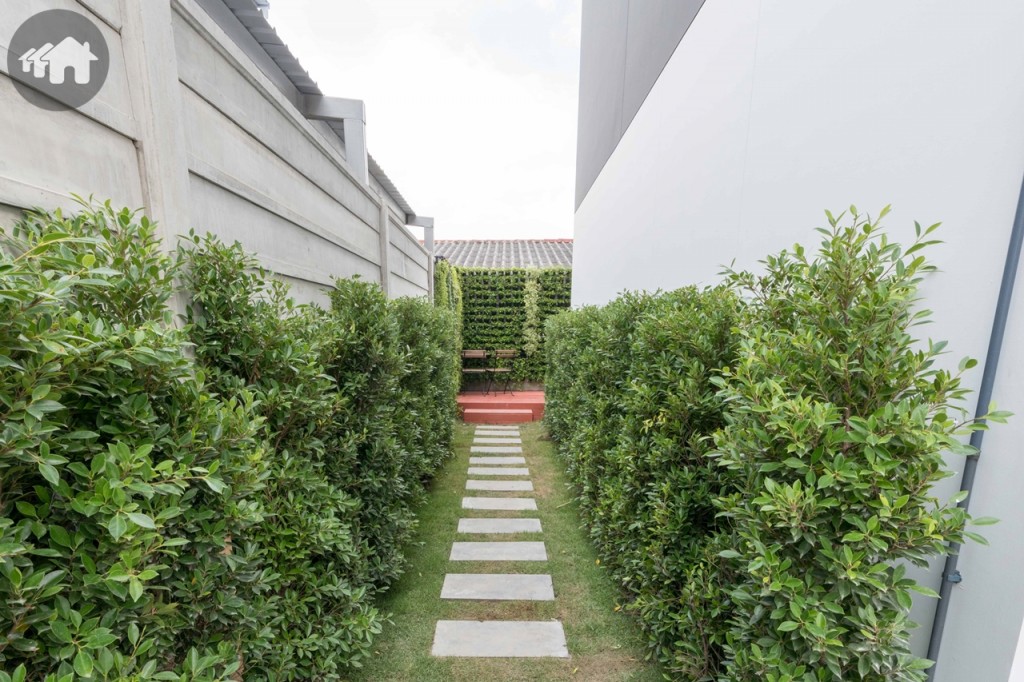 บ้านหลังมุมมีพื้นที่สวนข้างบ้าน