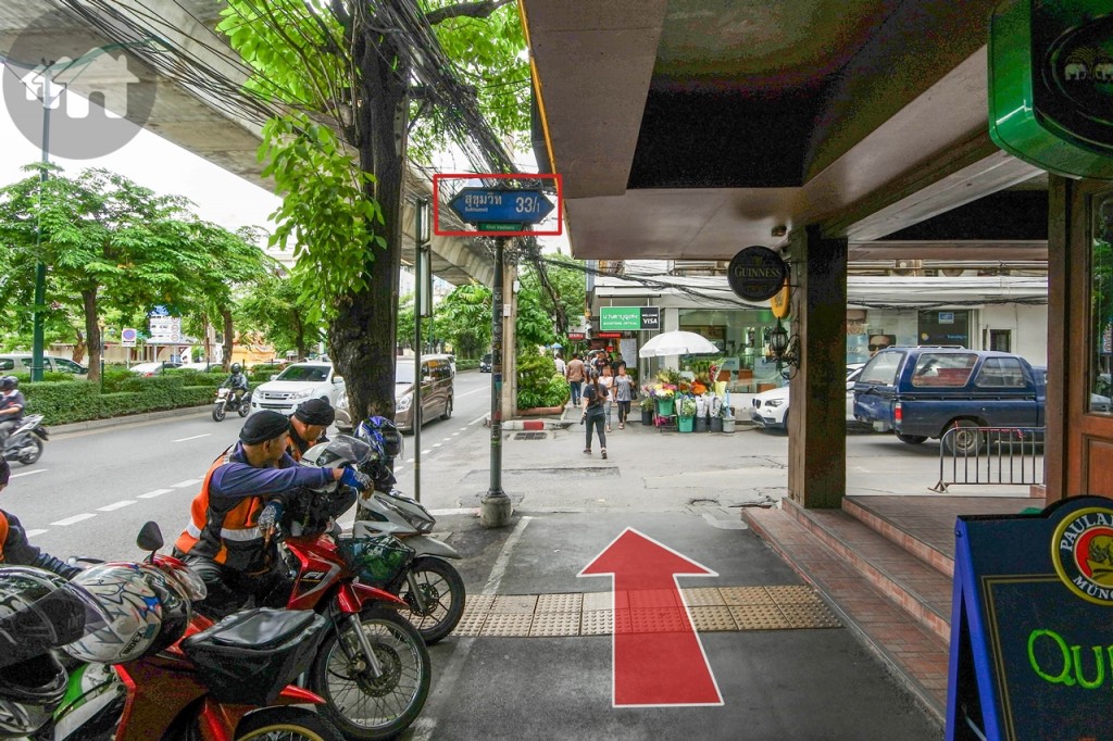 ผ่าน ซ.สุขุมวิท 33/1 บริเวณนี้มีวินมอเตอร์ไซค์รับจ้างให้บริการด้วย