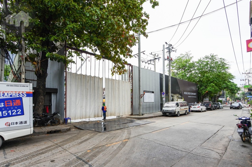 ทิศใต้ติดกับโครงการโนเบิล บี 33 