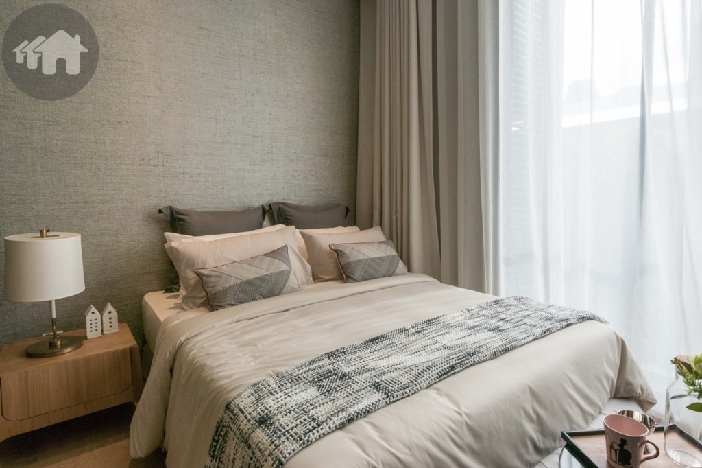 ห้องนอนขนาดใหญ่ วางเตียงขนาด 5 ฟุตได้อย่างสบายๆ 