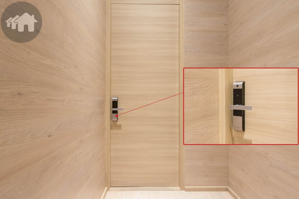 ประตูหน้าห้องสูง 2.40 เมตร พร้อม Digital Door Lock