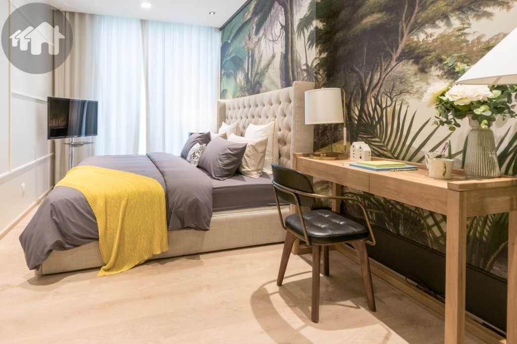 ด้านข้างมีพื้นที่วางโต๊ะทำงาน