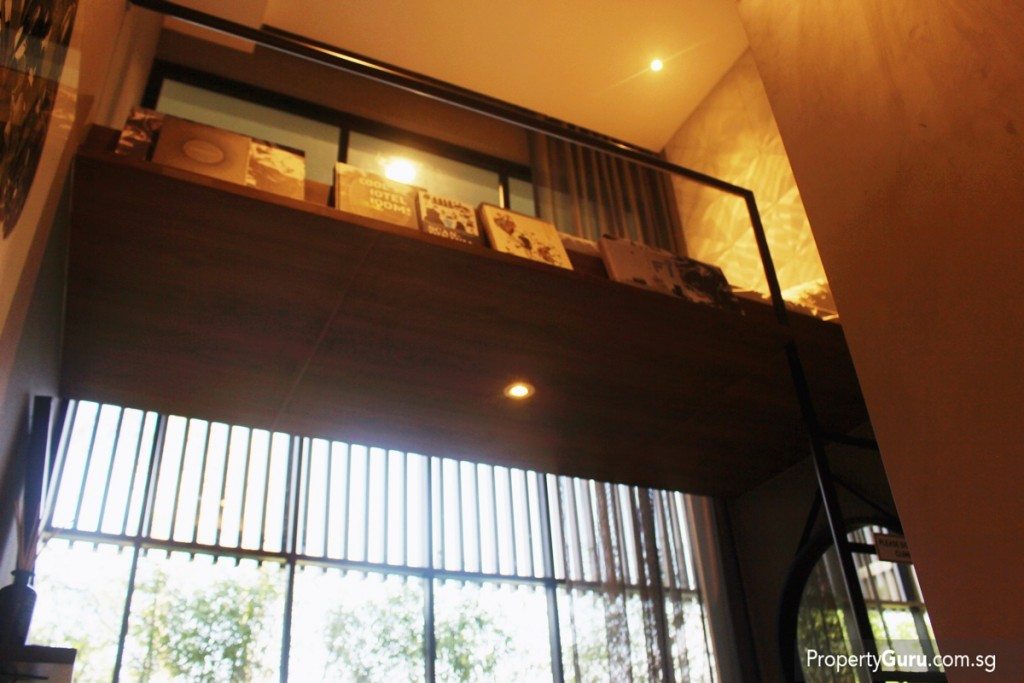 2BR common bedroom high ceiling