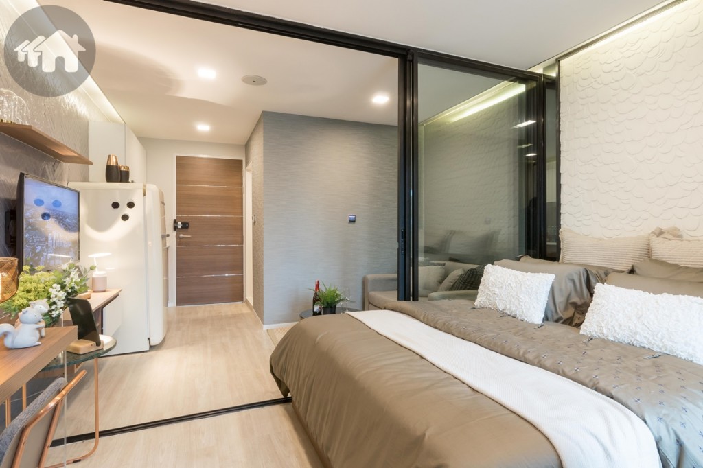 มองจากระเบียงเข้ามาภายในห้อง	