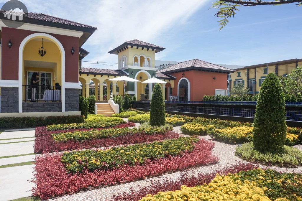 Golden Town Sriracha Assumption Project11 DSC06035