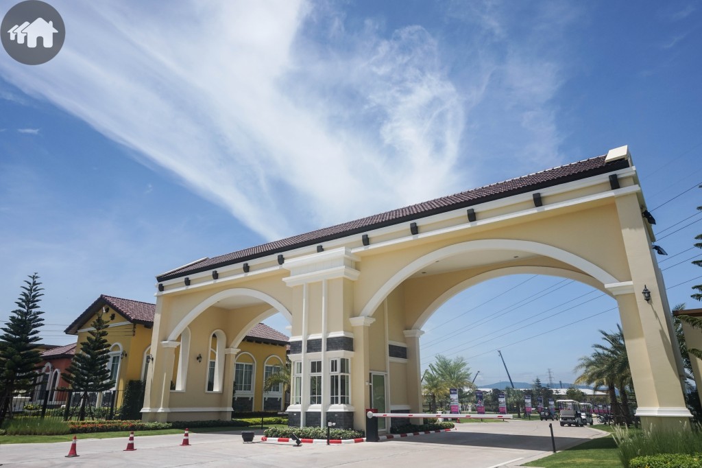 Golden Town Sriracha Assumption Project7 DSC06047