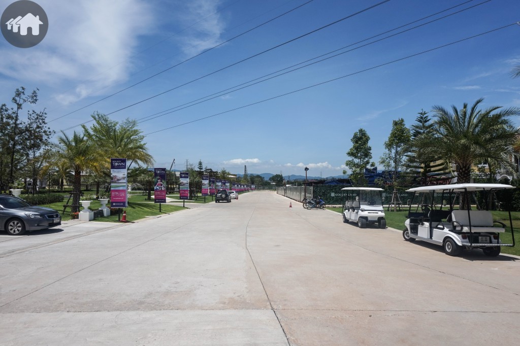 Golden Town Sriracha Assumption Project7.1 DSC06043