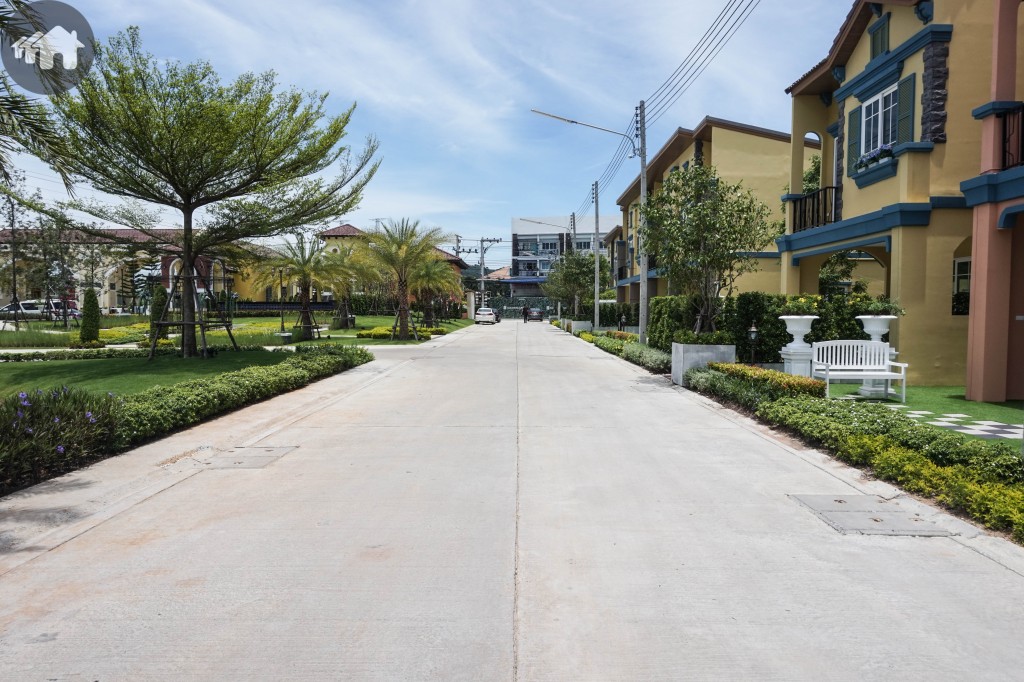 Golden Town Sriracha Assumption Project7.2 DSC05847