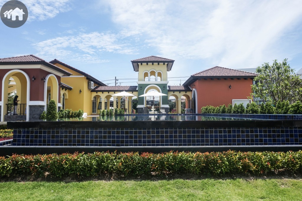 Golden Town Sriracha Assumption Project7.3 DSC06032