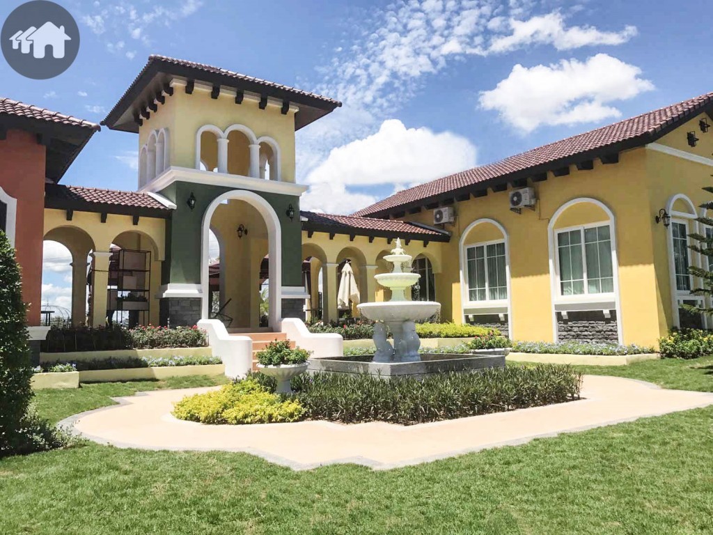 Golden Town Sriracha Assumption Project8 20170702130645