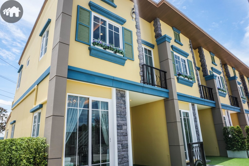 Golden Town Sriracha Assumption Sorrento1 DSC05852