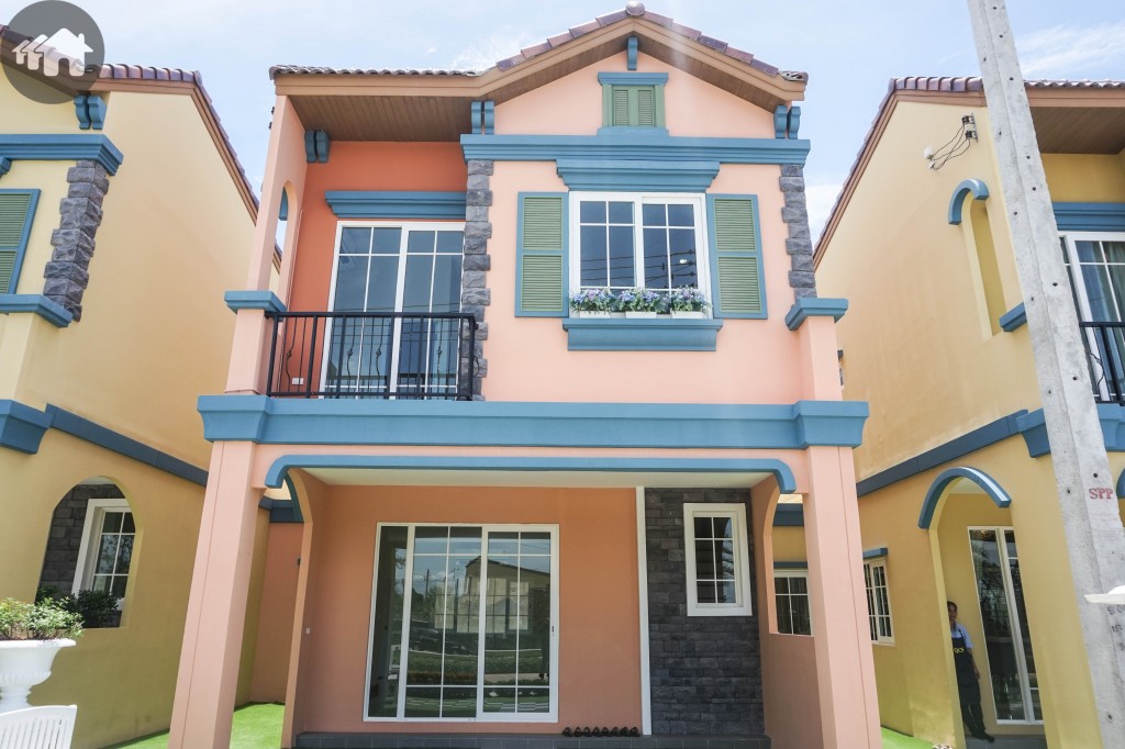 Golden Town Sriracha Assumption Verona1 DSC05947