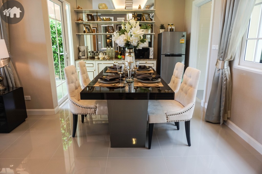 Golden Town Sriracha Assumption Verona19.5 DSC05967