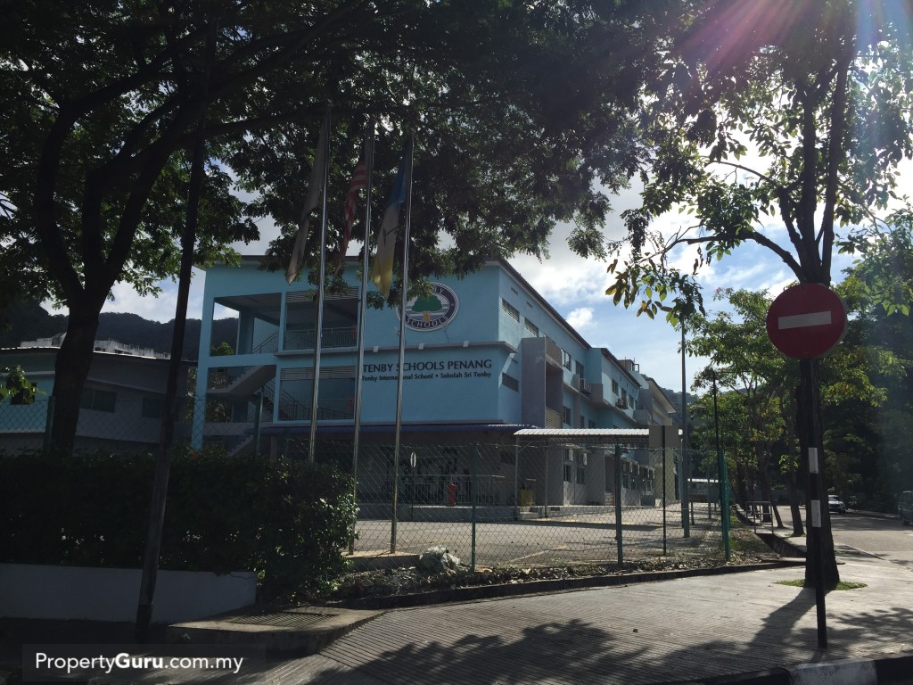 International School (w)