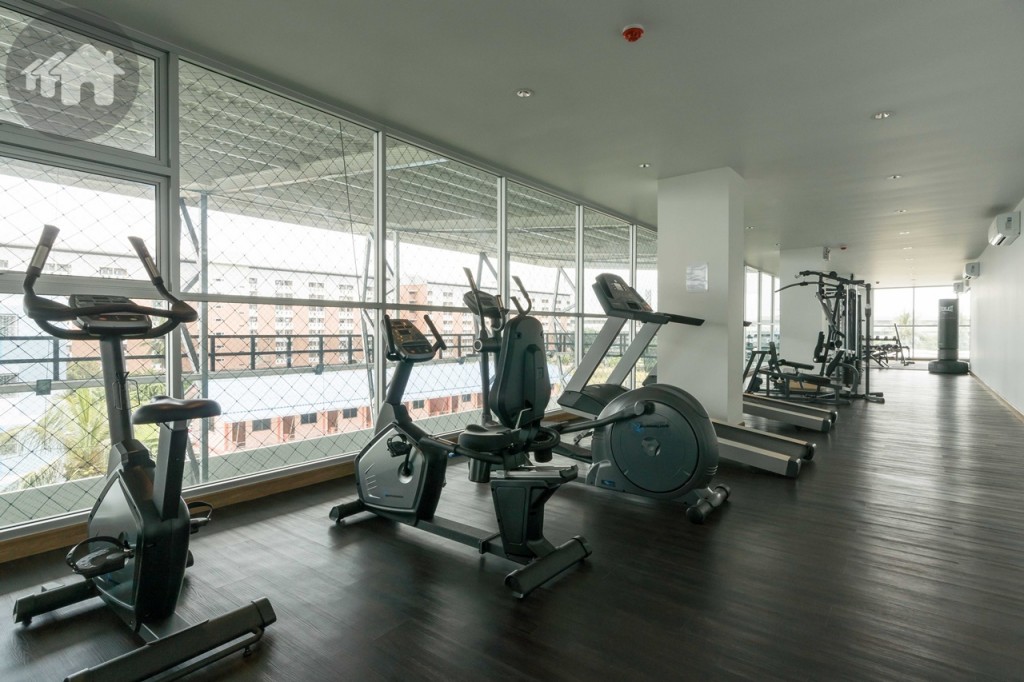 ใกล้กันเป็นห้องฟิตเนส ขนาด 90 ตารางเมตร อุปกรณ์ครบครันที่ให้มากกว่าโครงการอื่นในทำเลนี้
