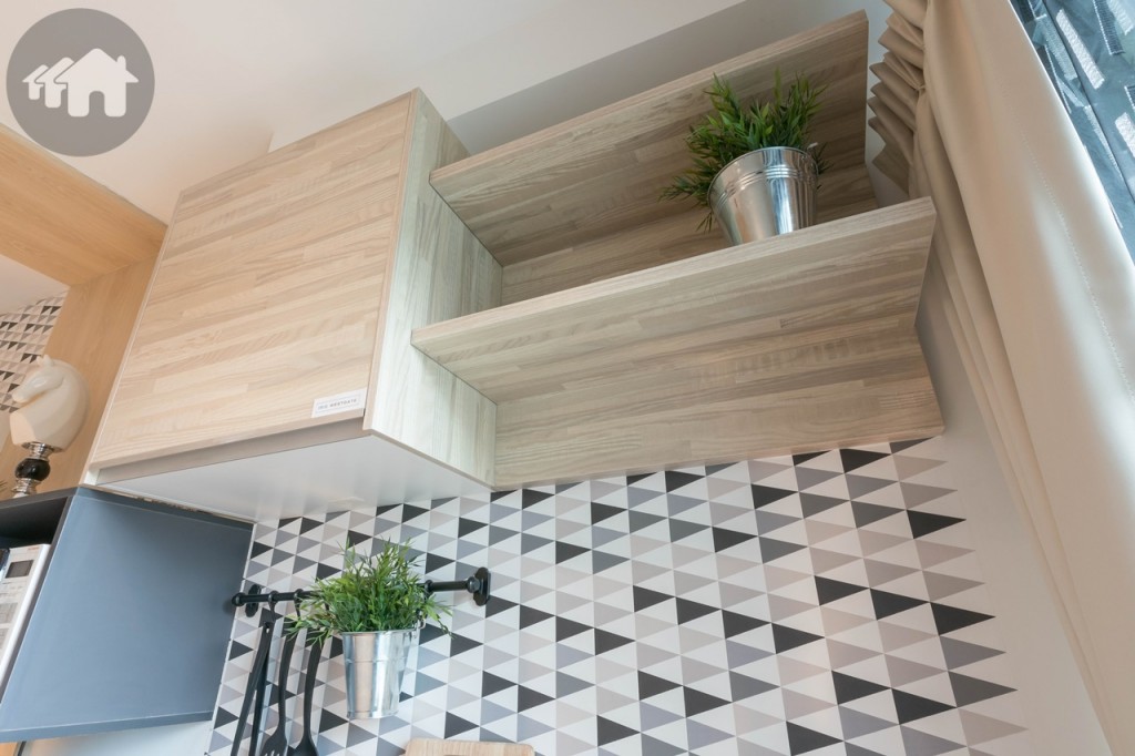 ตู้ครัวบิวท์อินด้านบนขนาดเท่ากัน เก็บของได้หลากหลาย