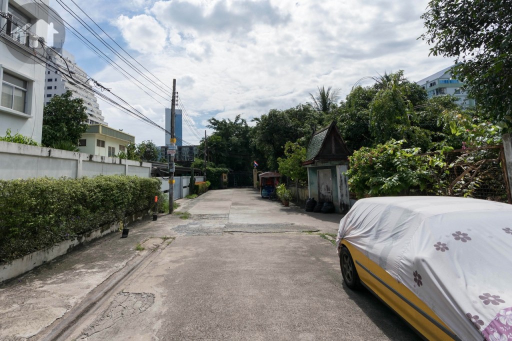 ซ.พหลโยธิน 27 เป็นซอยตัน ด้านในสุดเป็นบ้านพักอาศัย