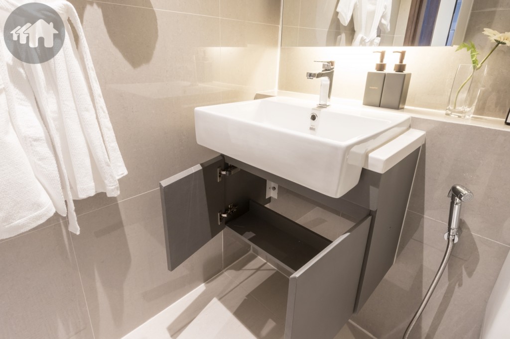 อ่างล้างหน้าของ Mogen พร้อมที่เก็บของด้านล่าง