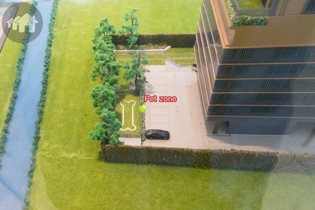 ด้านหลังโครงการเป็นพื้นที่สำหรับสัตว์เลี้ยง โดยโครงการอนุญาตให้เลี้ยงสัตว์ขนาดไม่เกิน 15 กิโลกรัม